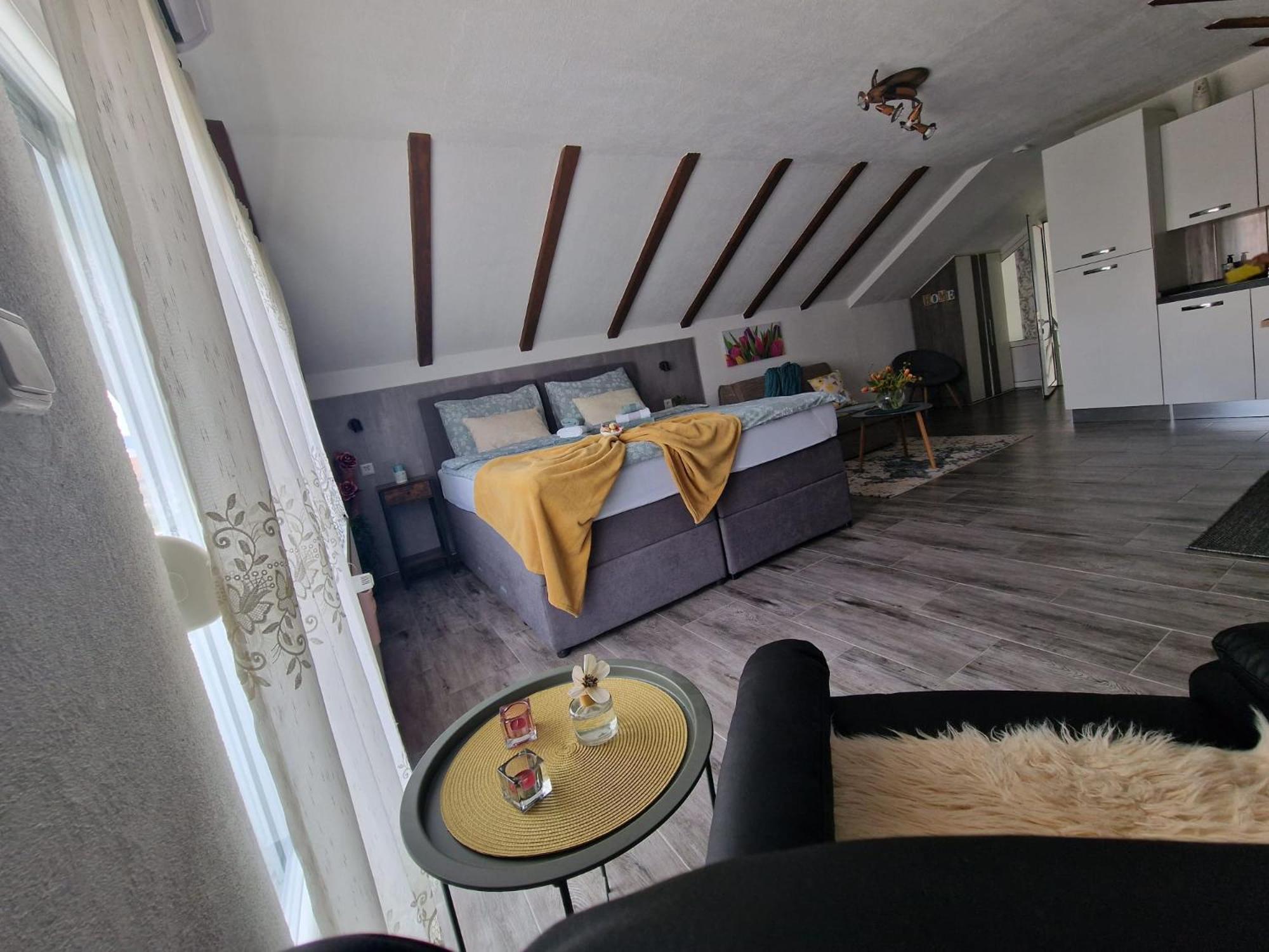 Ana Apartment Gracac  Exterior photo